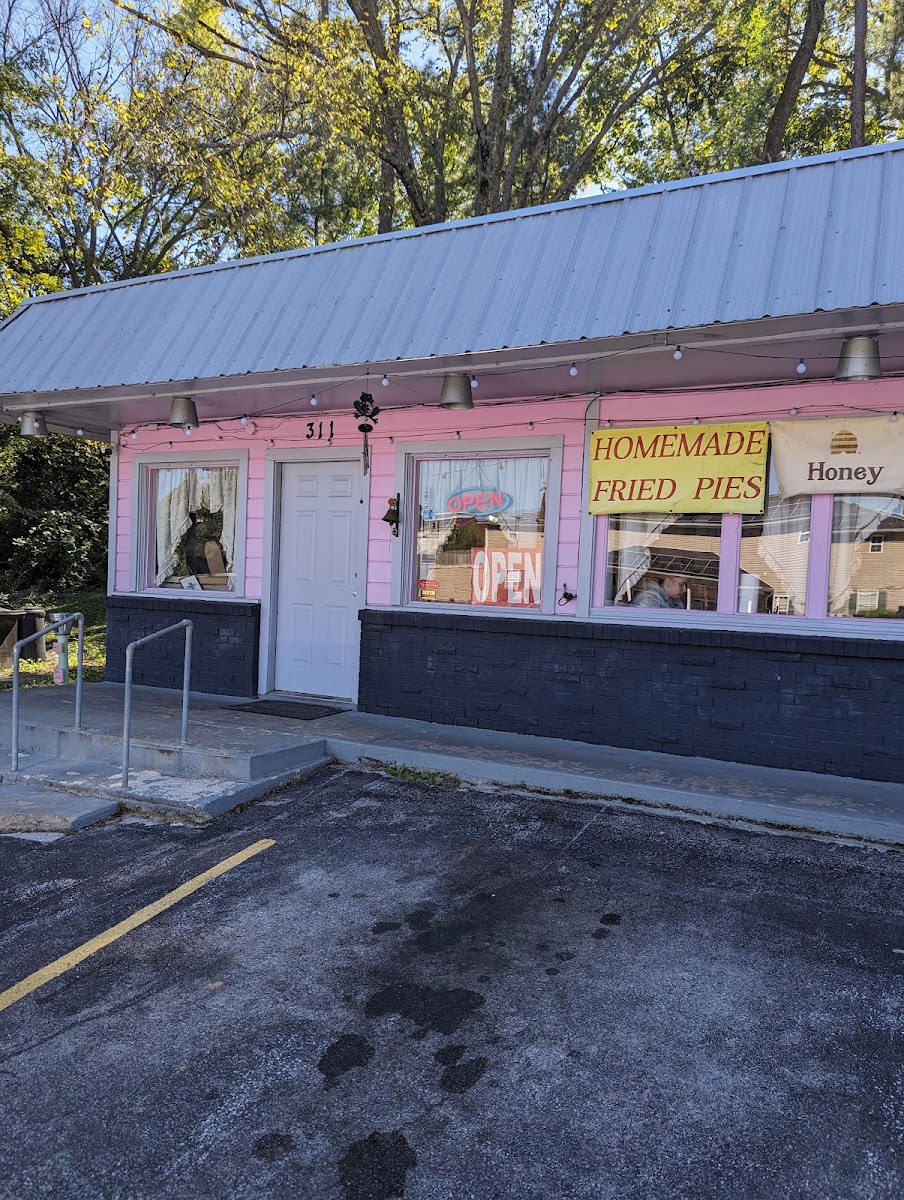 Cannonball Cafe logo