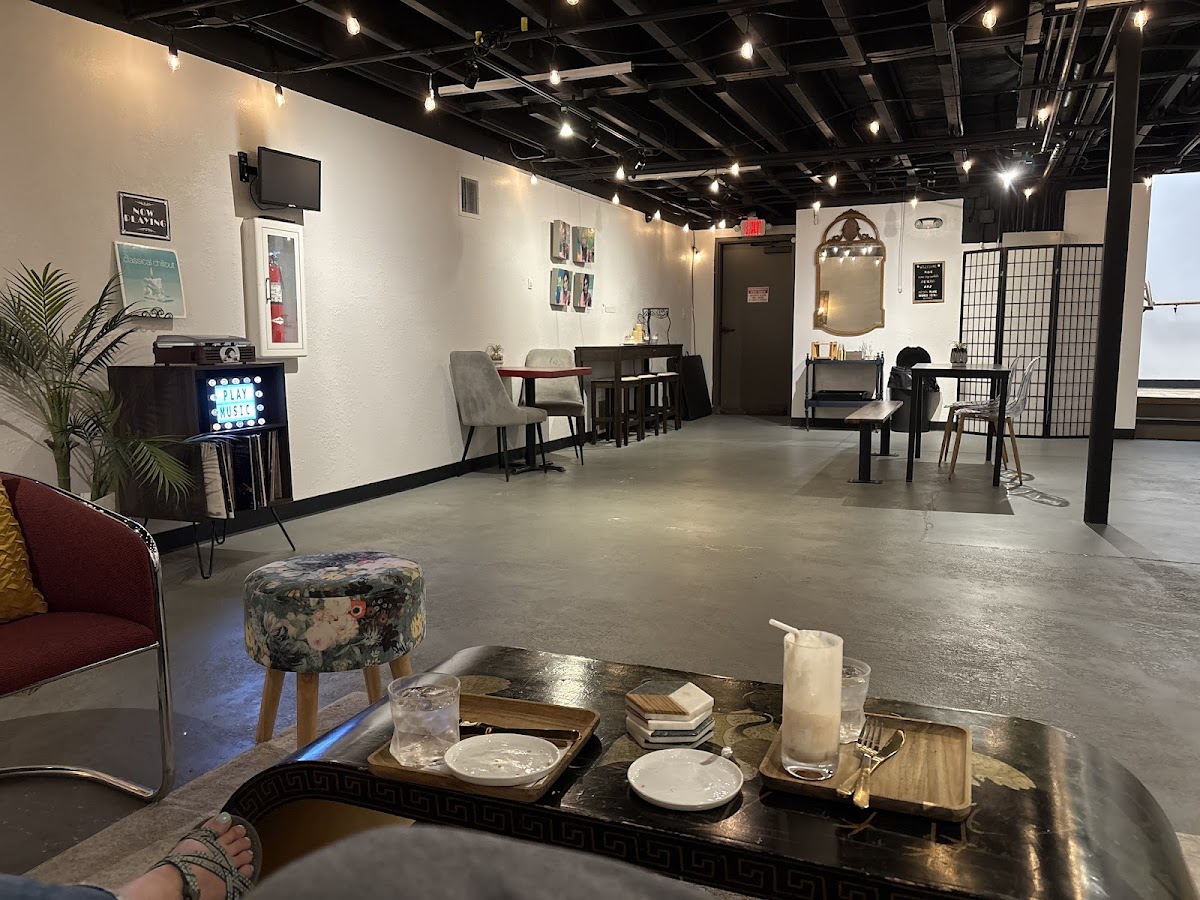 Reverie Coffee & Teahouse logo