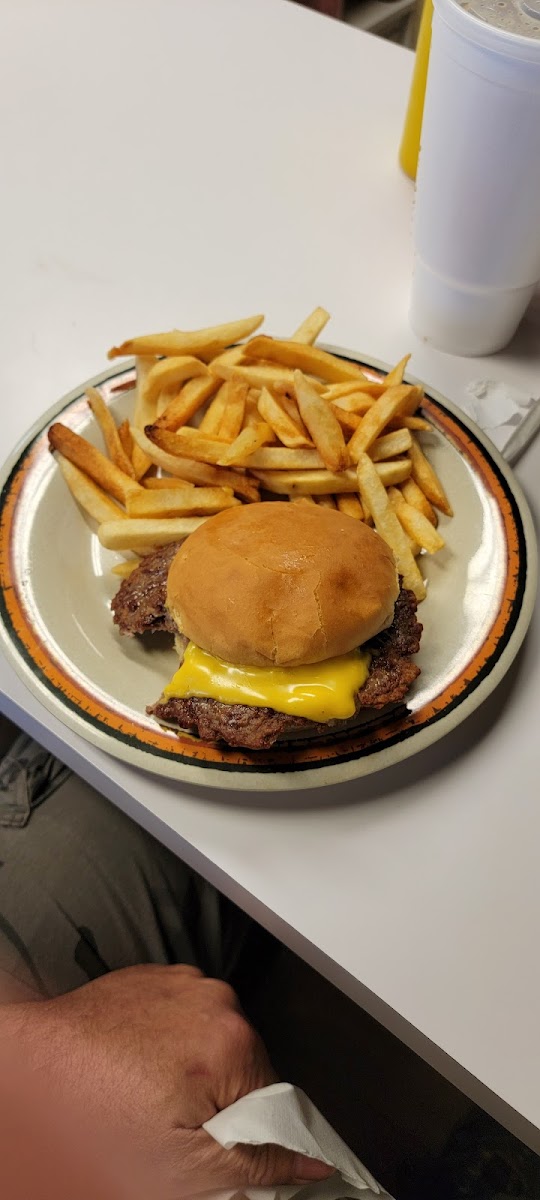 B & H Restaurant Food Photo - B & H Restaurant Diner in Morganfield, KY