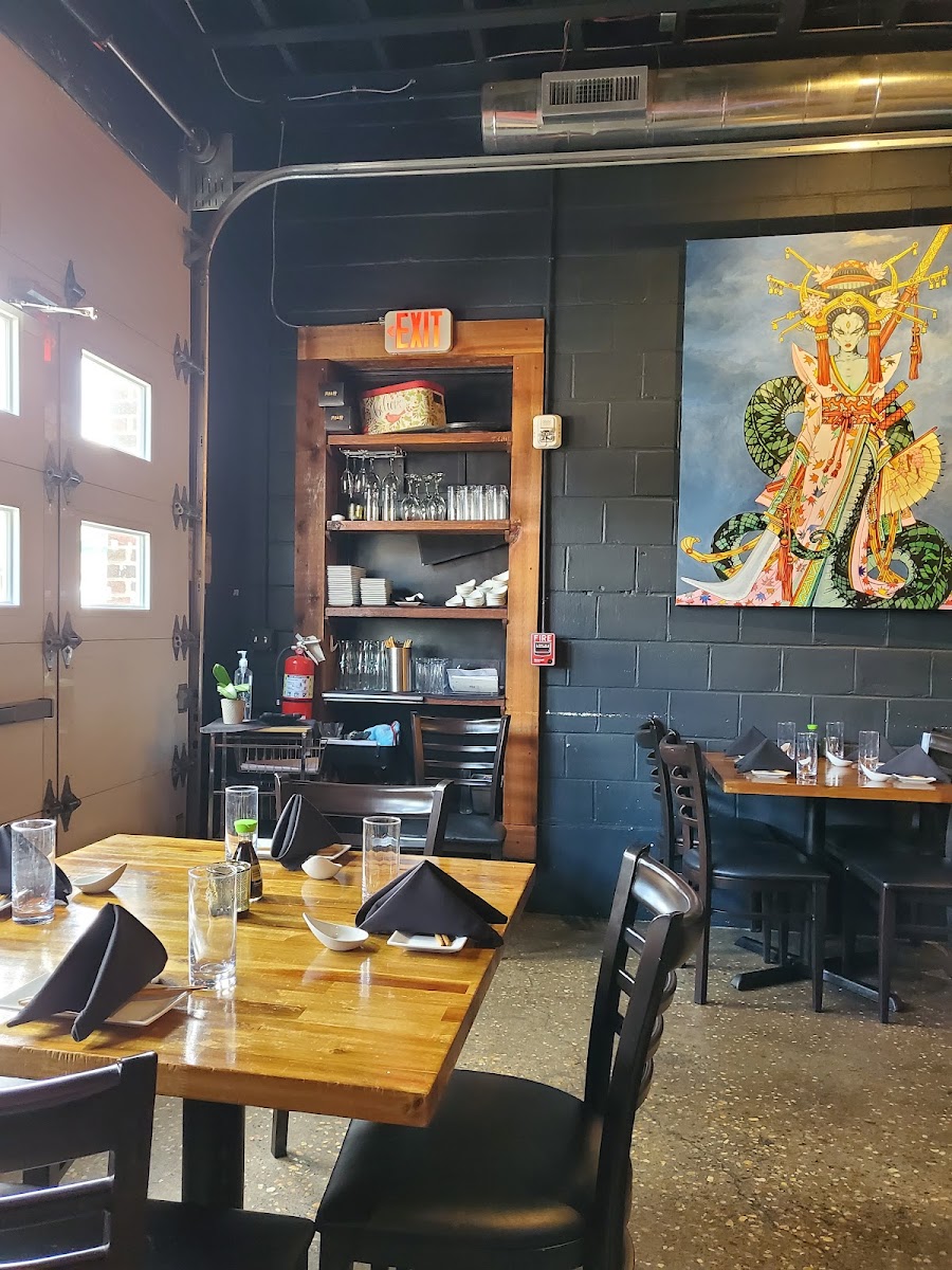 Blu DTR Interior Photo - Blu DTR Sushi in Rogers, AR