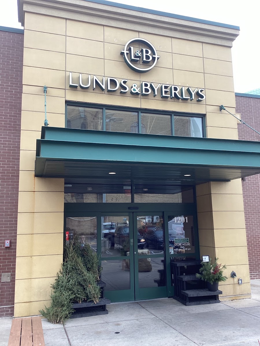 Caribou Coffee Exterior Photo - Caribou Coffee Cafe in Minneapolis, MN