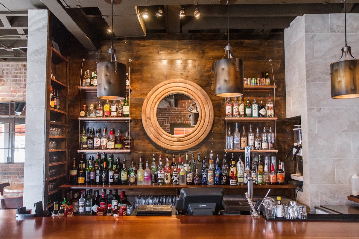 Charleston Crab House Interior Photo - Charleston Crab House Seafood in Charleston, SC