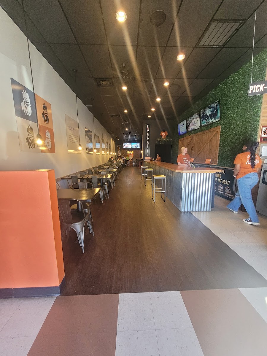 Chick'n Headz Interior Photo - Chick'n Headz Restaurant in Bentonville, AR