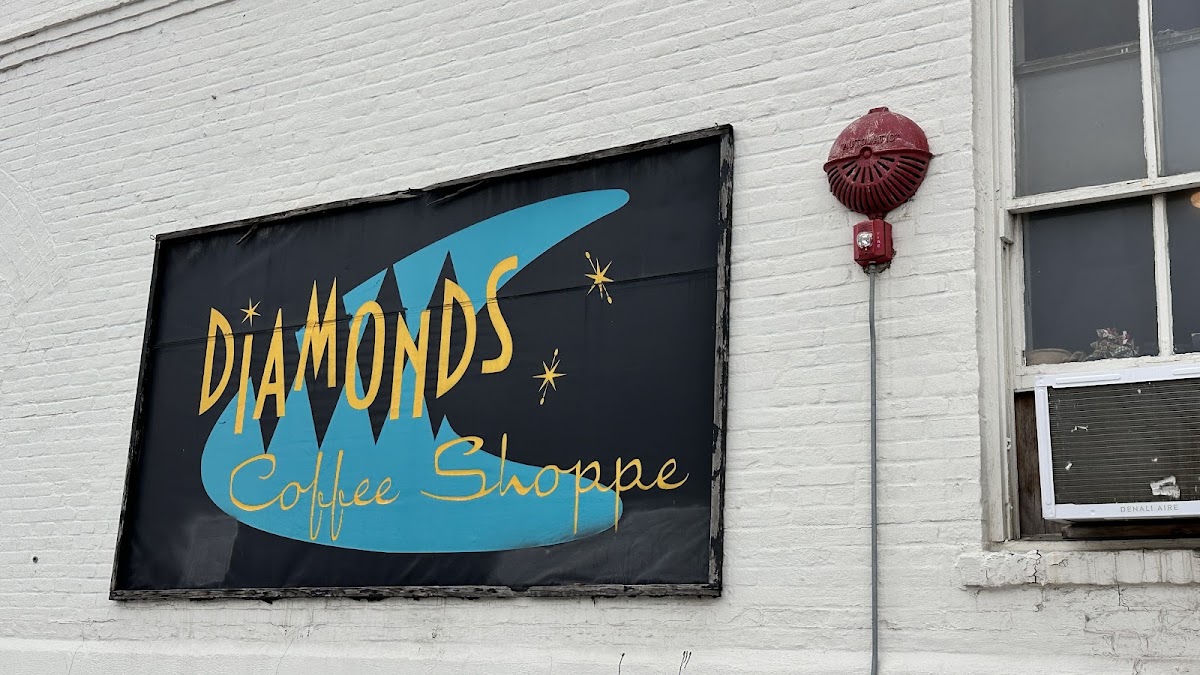 Diamonds Coffee Shoppe Exterior Photo - Diamonds Coffee Shoppe Cafe in , 
