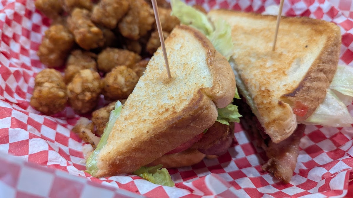 Eddy's Sports Bar Food Photo - Eddy's Sports Bar Bars in Pea Ridge, AR