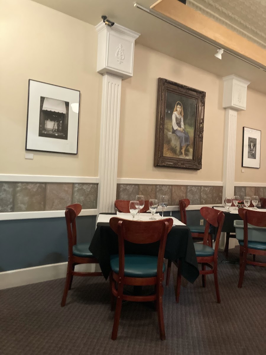 Emelia's Kitchen Interior Photo - Emelia's Kitchen Restaurant in Fayetteville, AR