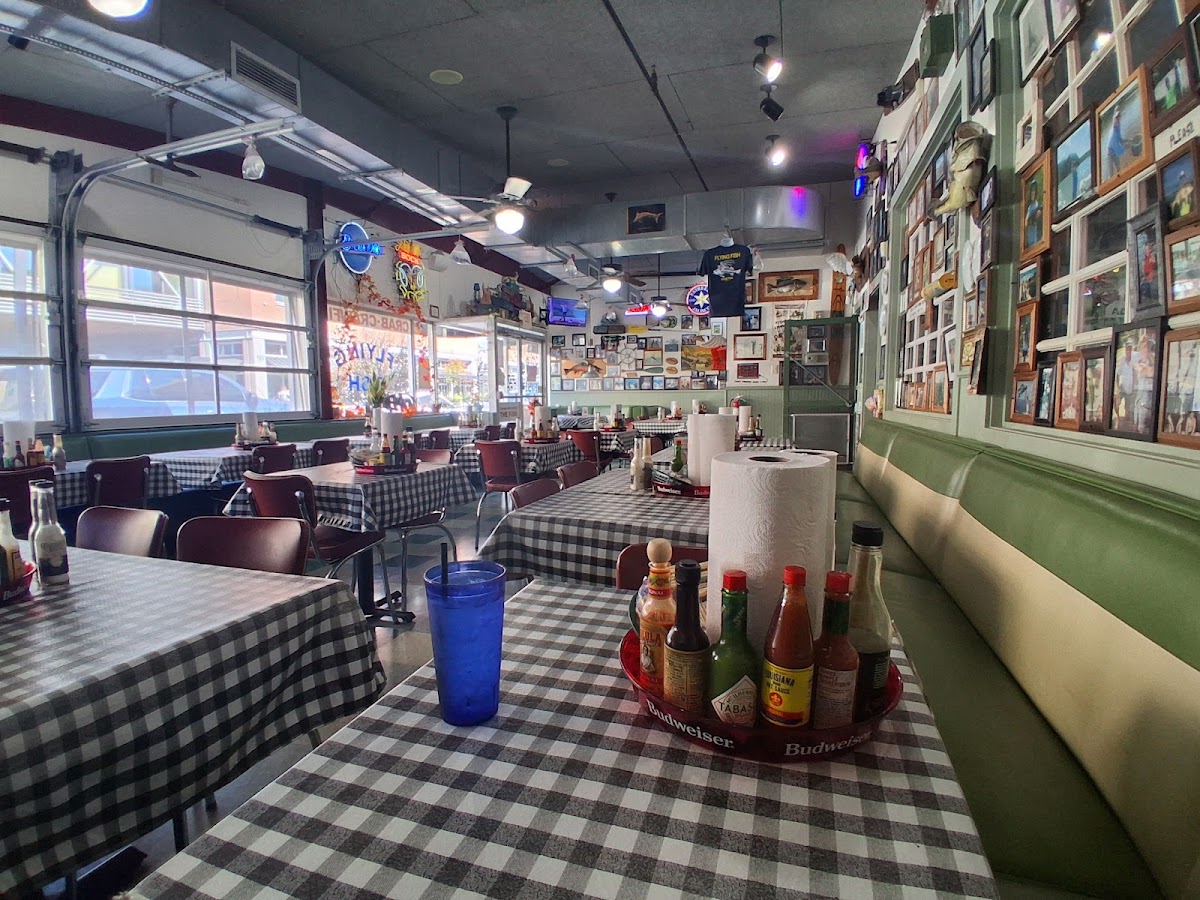 Flying Fish Interior Photo - Flying Fish Seafood in Bentonville, AR