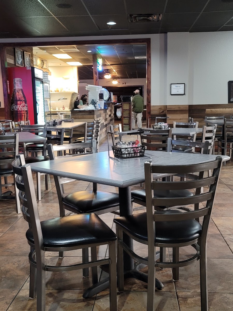 Gusano's Chicago-Style Pizzeria Interior Photo - Gusano's Chicago-Style Pizzeria Pizza in Bella Vista, AR