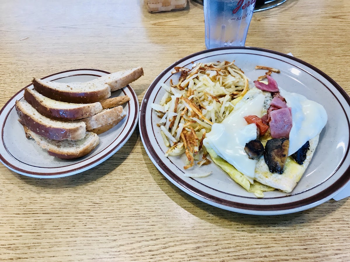 Jerry's Food Photo - Jerry's American in Weatherford, OK