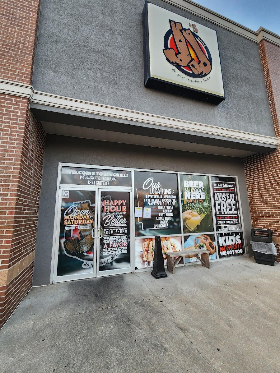 JJ's Grill Interior Photo - JJ's Grill Bars in Fayetteville, AR