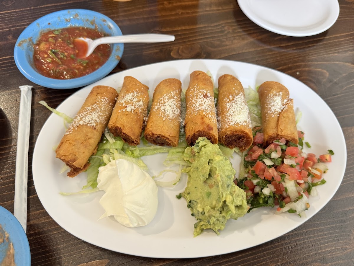 La Fonda Of Inglewood Restaurant & Cafe Food Photo - La Fonda Of Inglewood Restaurant & Cafe Cafe in Inglewood, CA