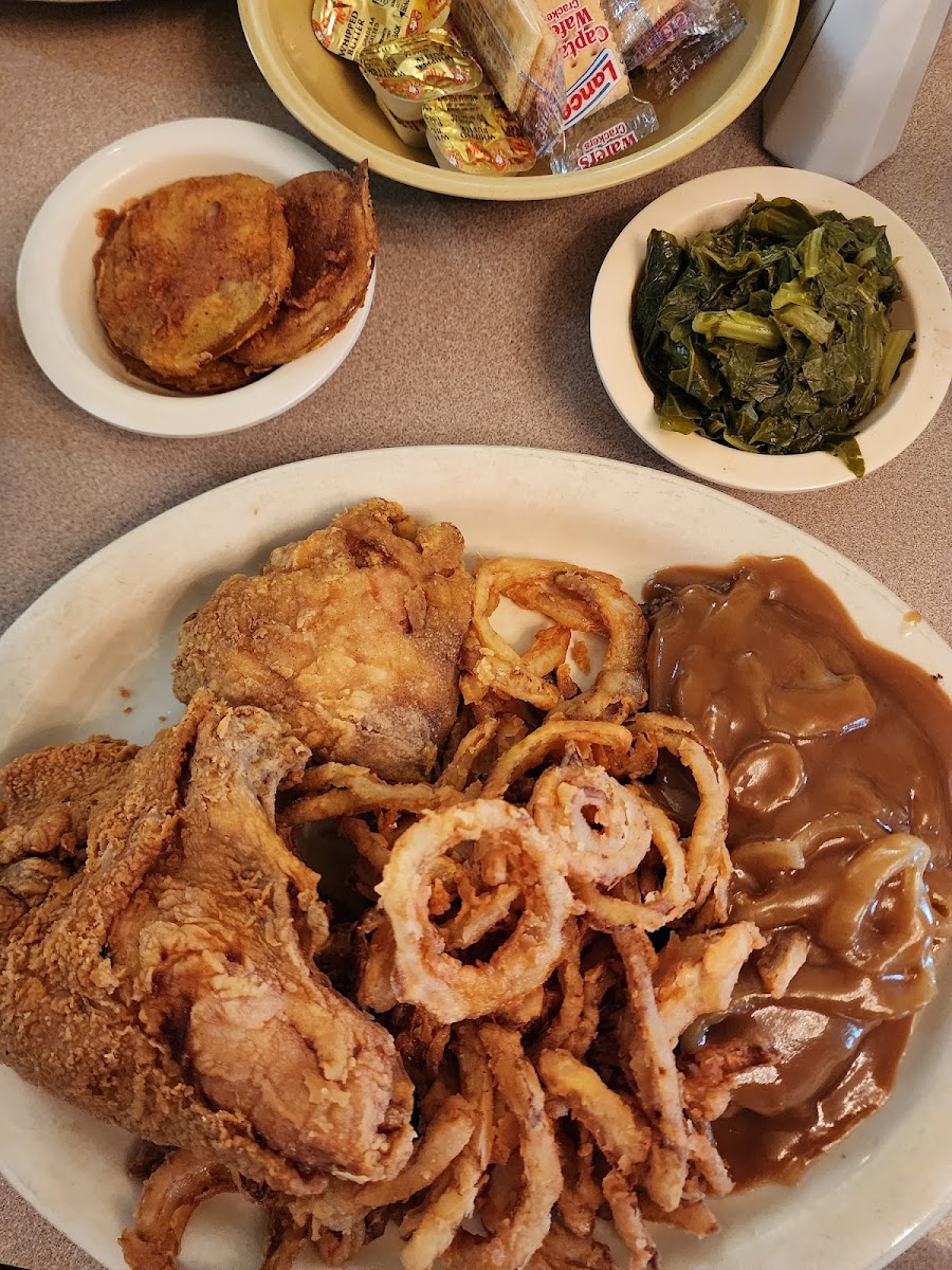 Lloyd's Restaurant Food Photo - Lloyd's Restaurant BBQ in Birmingham, AL