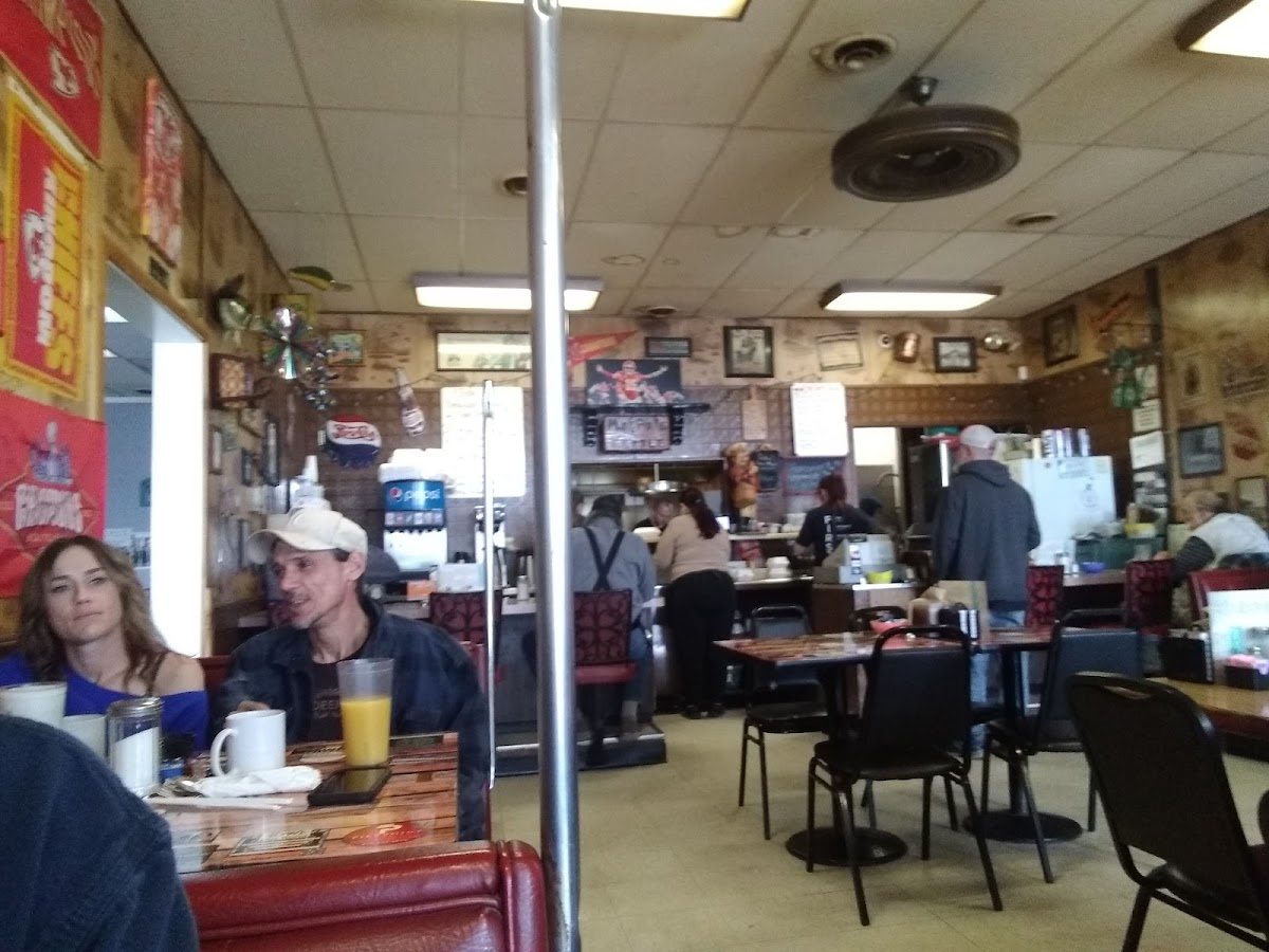 Ma & Pa's Kettle Restaurant Interior Photo - Ma & Pa's Kettle Restaurant American in Kansas City, MO