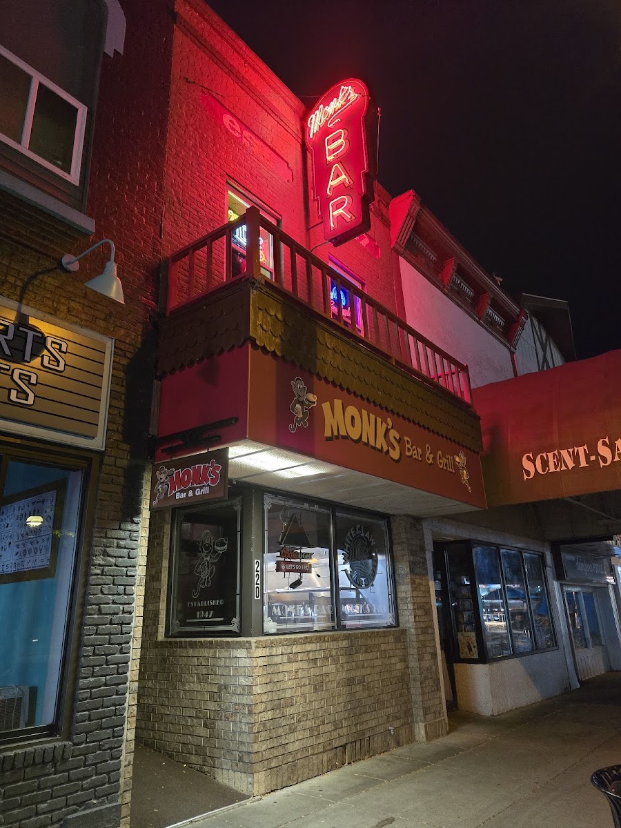 Monk's Bar & Grill Exterior Photo - Monk's Bar & Grill Sports Bar in Wisconsin Dells, WI