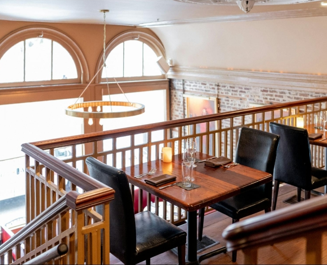 Oak Steakhouse Interior Photo - Oak Steakhouse Steakhouse in Charleston, SC