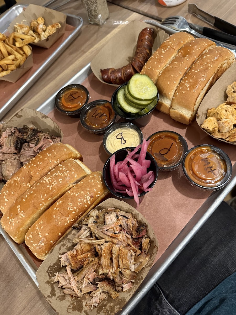 OZ Smokehouse Food Photo - OZ Smokehouse Bars in Rogers, AR