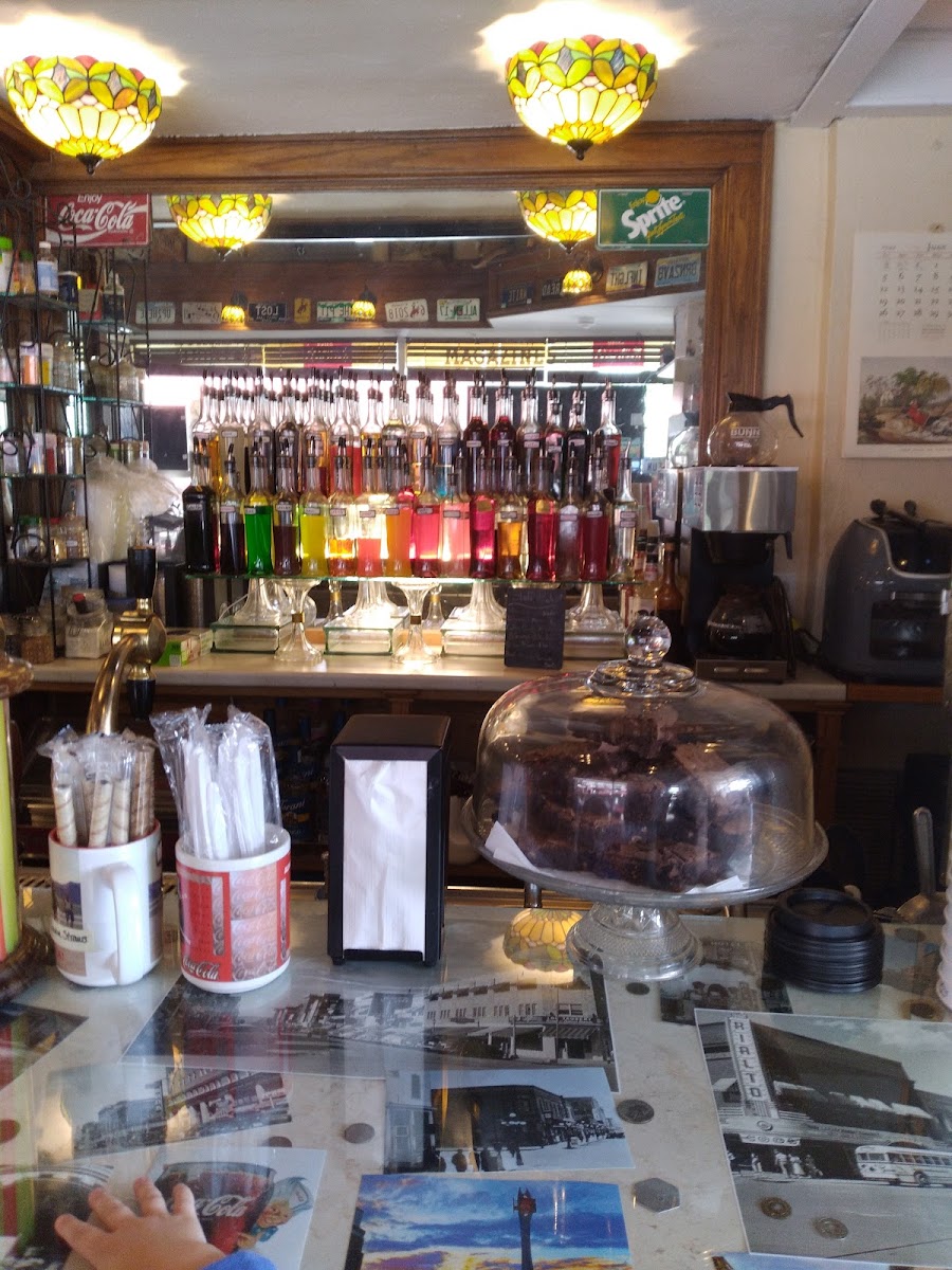 Rialto Soda Fountain Interior Photo - Rialto Soda Fountain Ice Cream in Casper, WY
