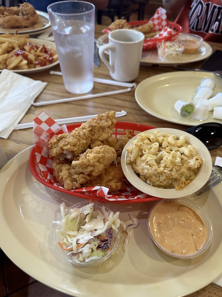 Roscoe's House of Chicken and Waffles Food Photo - Roscoe's House of Chicken and Waffles Soul Food in Inglewood, CA