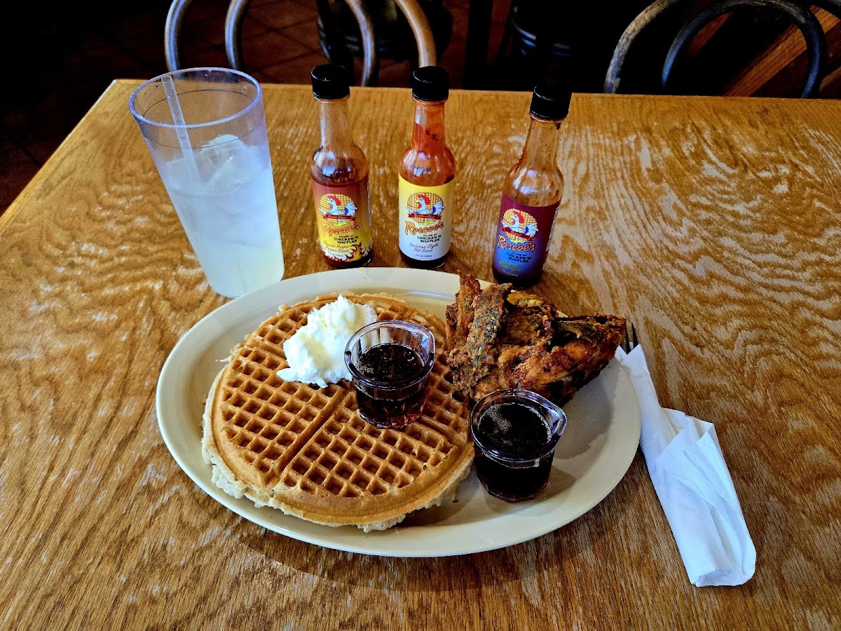 Roscoe's House of Chicken and Waffles Food Photo - Roscoe's House of Chicken and Waffles Soul Food in Inglewood, CA