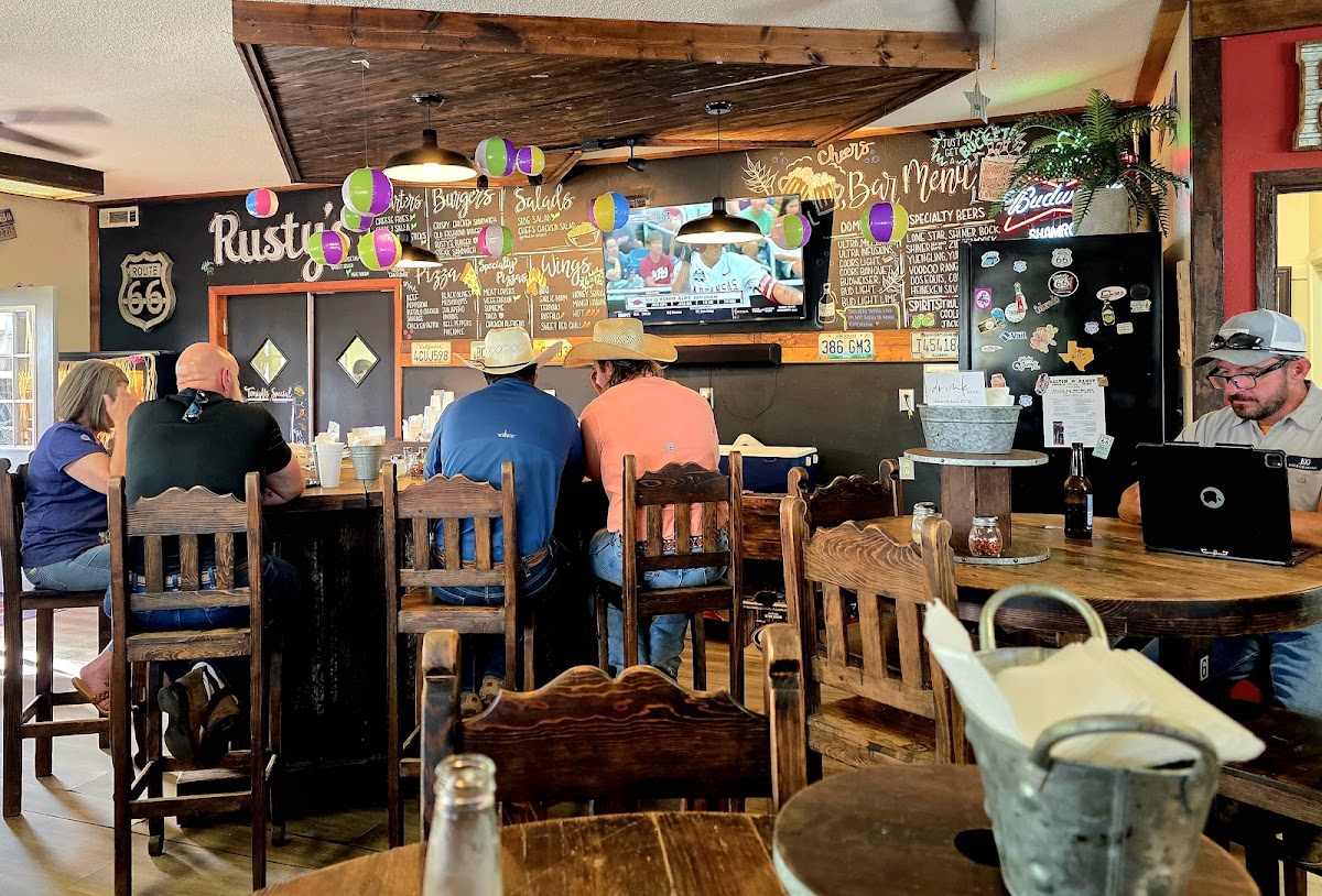 Rusty's On 66 Interior Photo - Rusty's On 66 American in Shamrock, TX