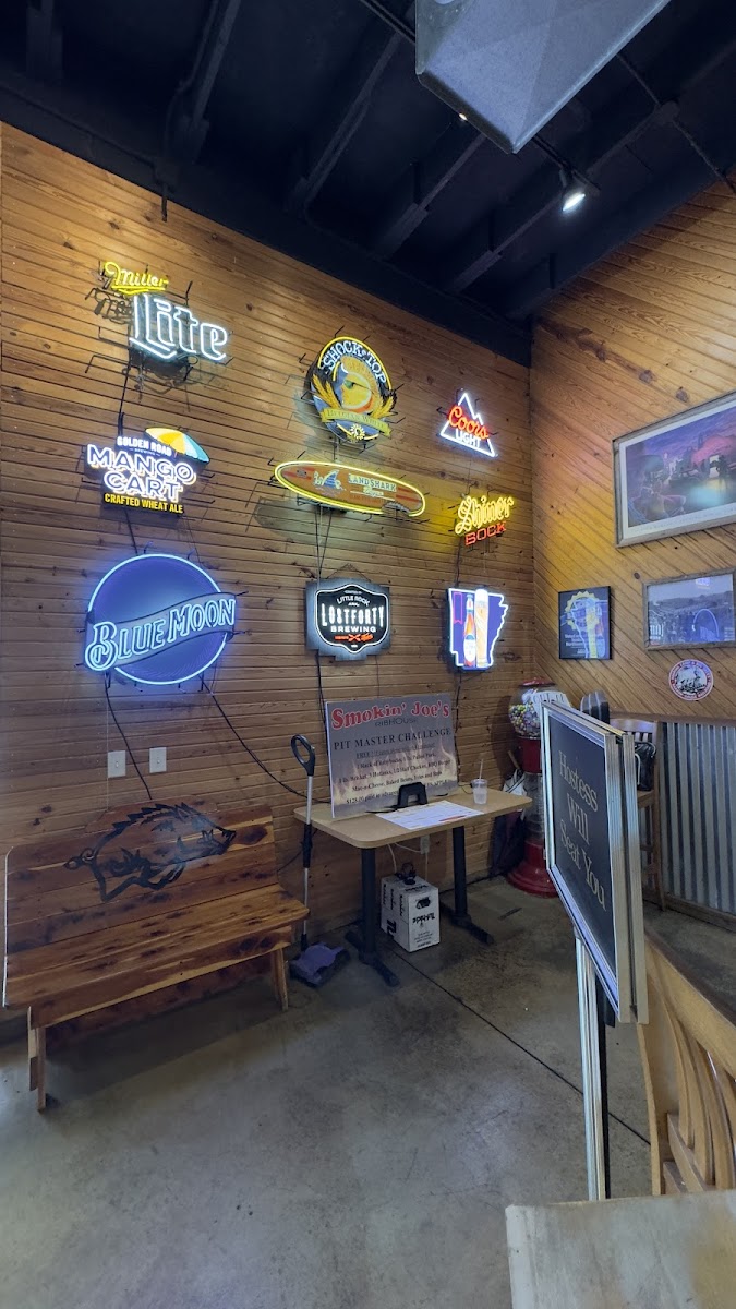 Smokin' Joe's Ribhouse Interior Photo - Smokin' Joe's Ribhouse Restaurant in Bentonville, AR