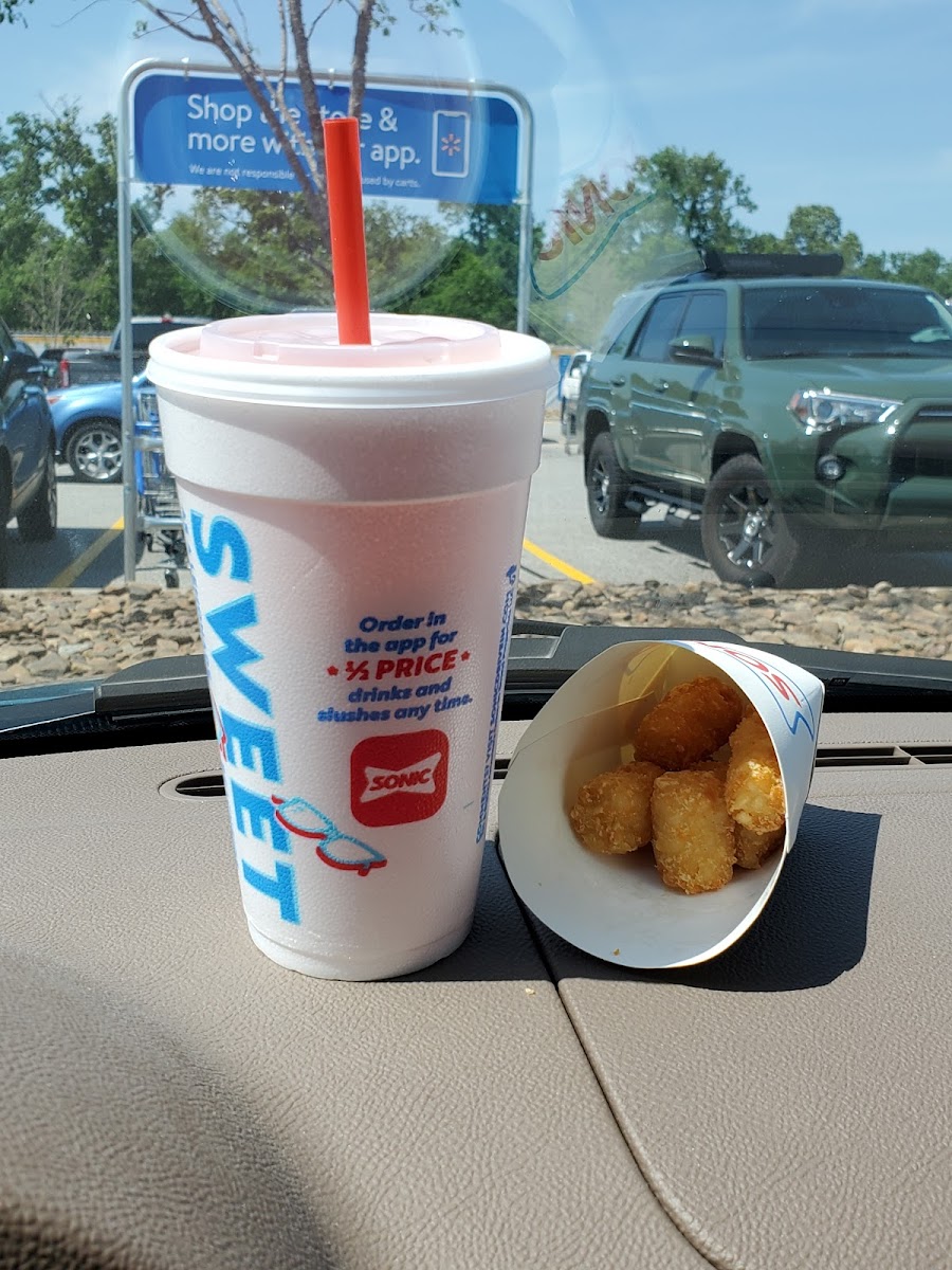 Sonic Drive-In Drinks Photo - Sonic Drive-In Restaurant in Bella Vista, AR
