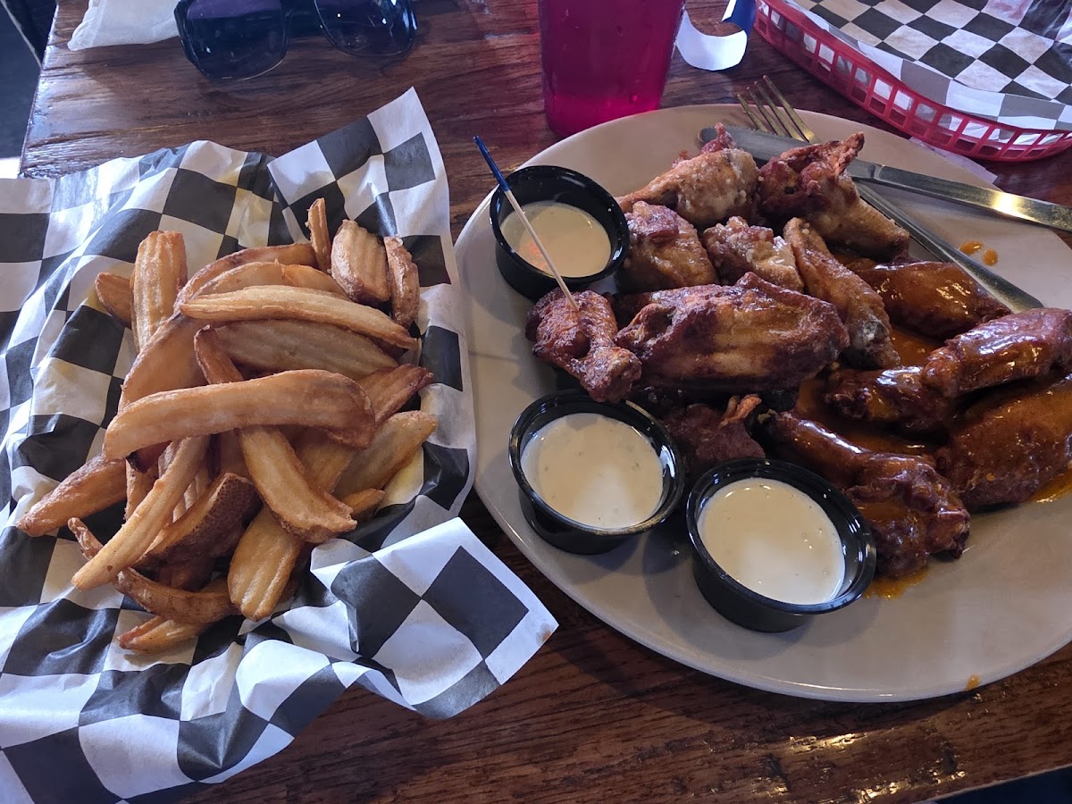 Wild Wing Cafe Food Photo - Wild Wing Cafe Chicken in Farragut, TN