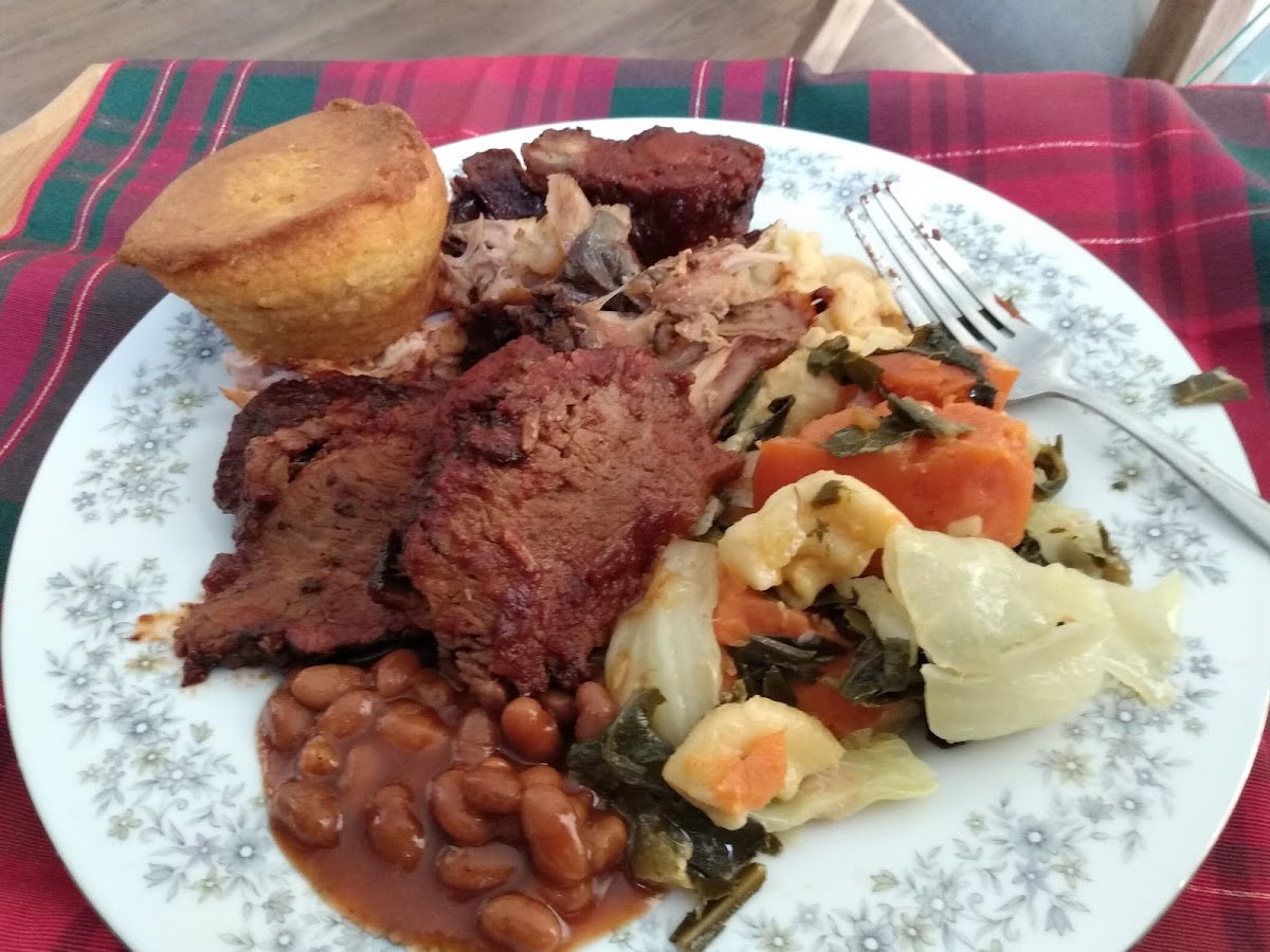 Woody's Bar-B-Que Food Photo - Woody's Bar-B-Que BBQ in Inglewood, CA